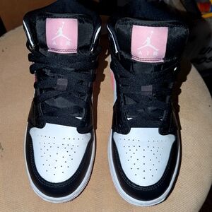 Jordan 1 Mid White black Light Arctic Pink